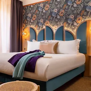 **** Hotel Jardin De Cluny France